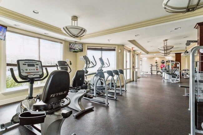 Building Photo - 806 E Windward Way