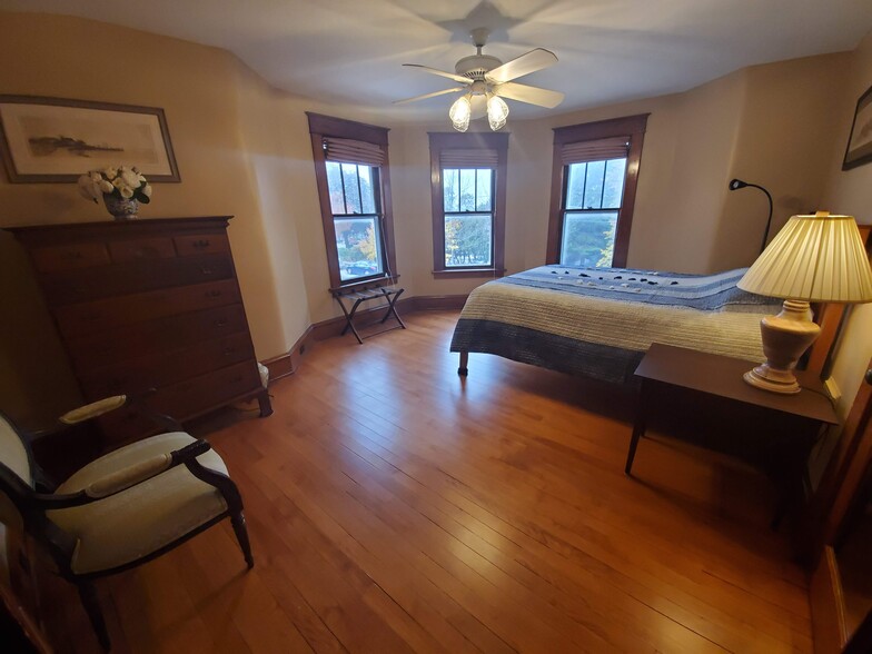 Bedroom 3 - 82 Hungerford Terrace