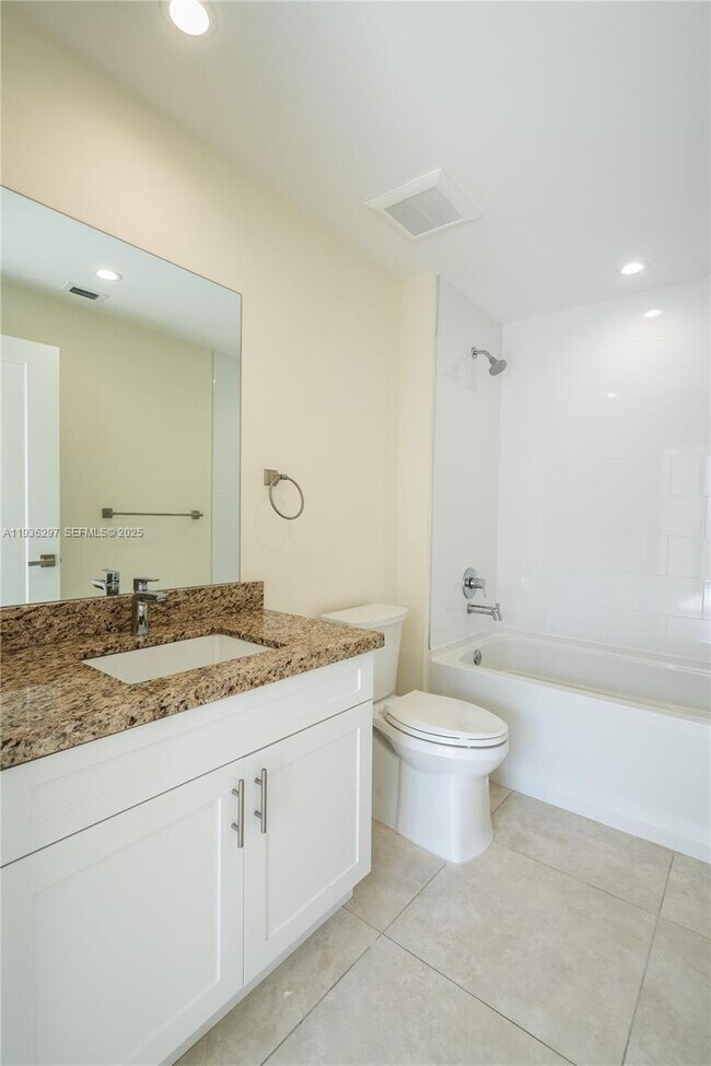 Building Photo - 1091 Galiano St