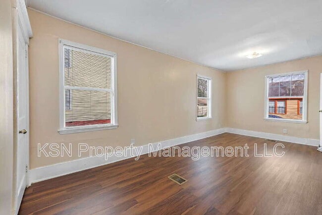 Building Photo - 1921 Reynolds St