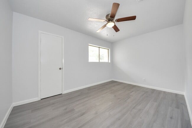 Building Photo - 4710 Lotus St