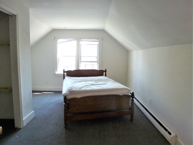 Building Photo - 14 Hickok Pl