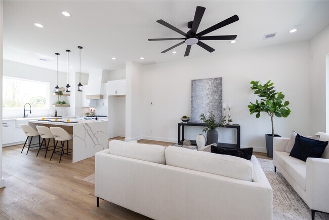 Building Photo - 4010 Yellowstone Blvd