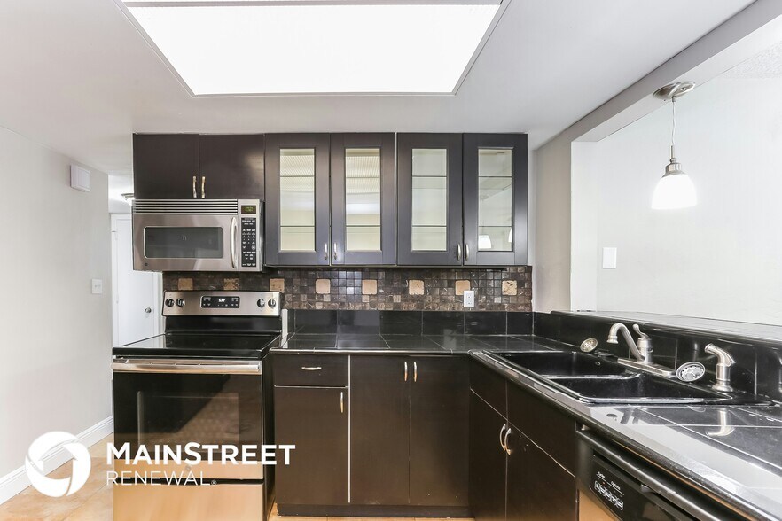 Building Photo - 6801 14th Way S
