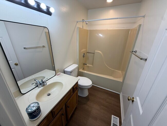 Building Photo - 390 Retrac Rd