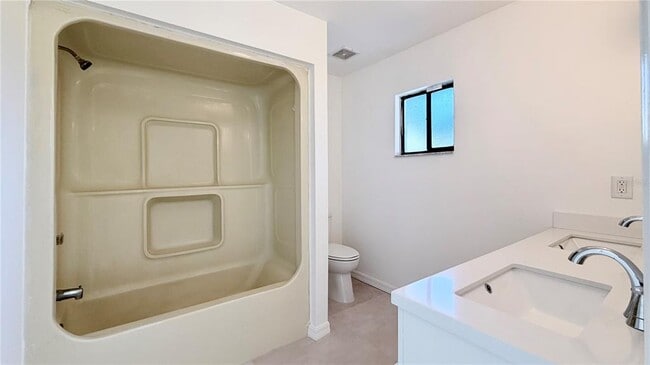 Building Photo - 810 Seminole Ave