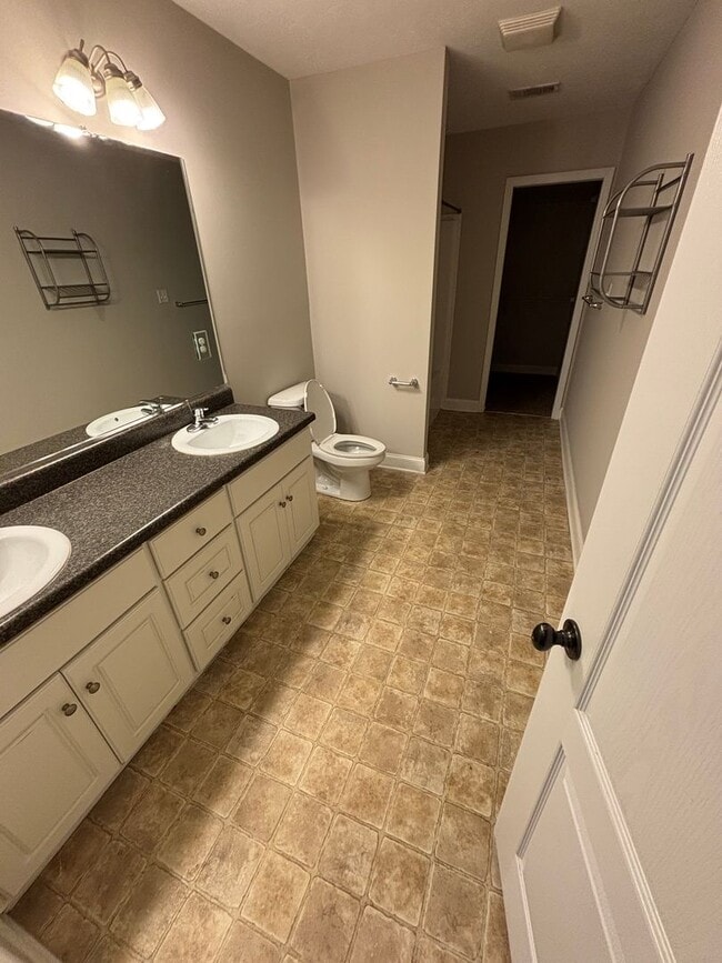 Building Photo - 945 Bryan Cir