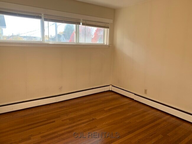 Building Photo - 7 Spruce St