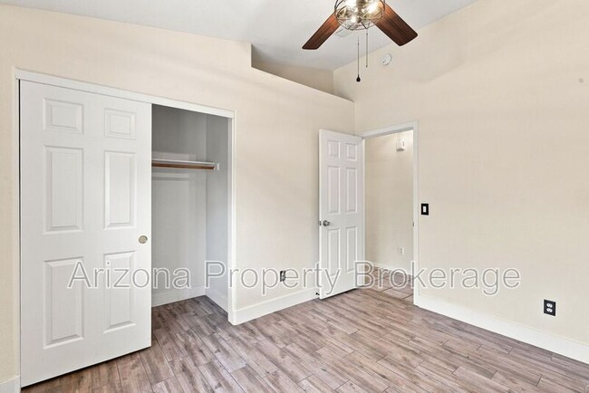 Building Photo - 1885 E Palomino Dr