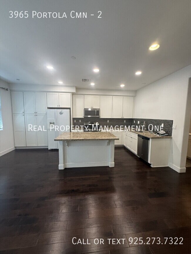 Building Photo - 3965 Portola Cmn