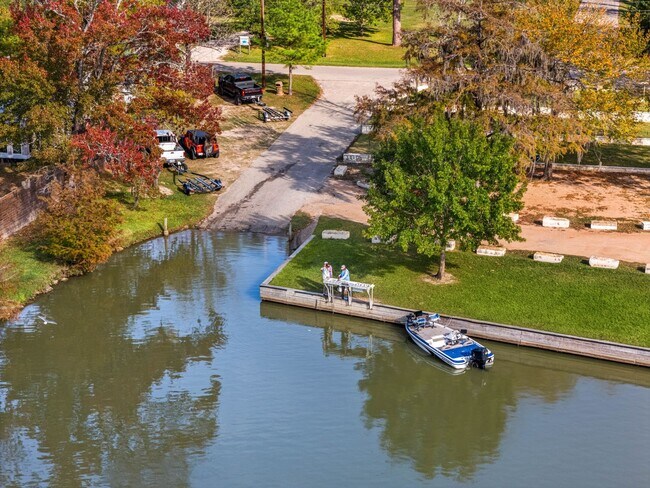 Building Photo - 340 Magnolia Dr