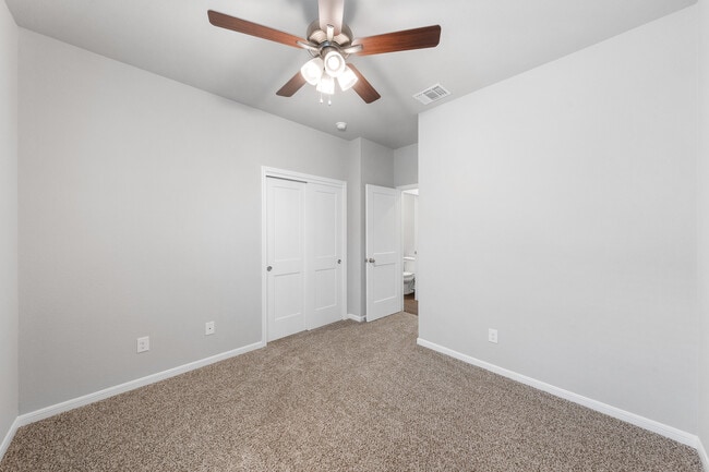 Building Photo - 617 La Parra Bend