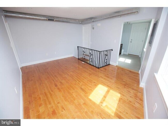 Building Photo - 2001 Tulip St