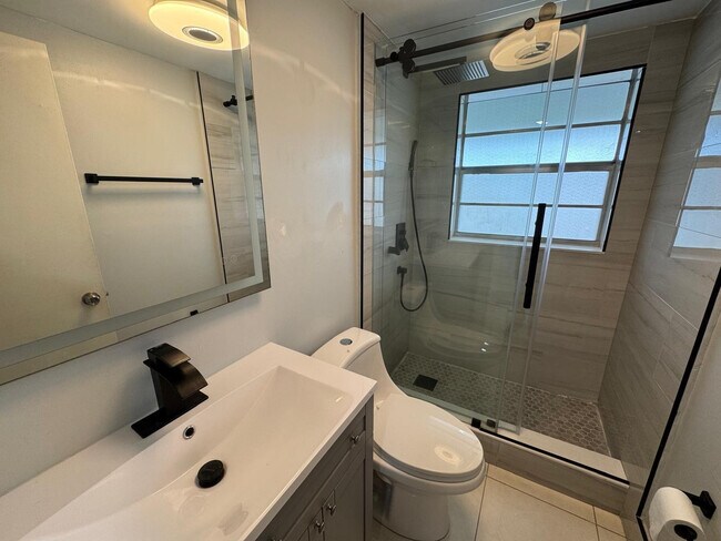 Building Photo - 7797 Golf Cir Dr