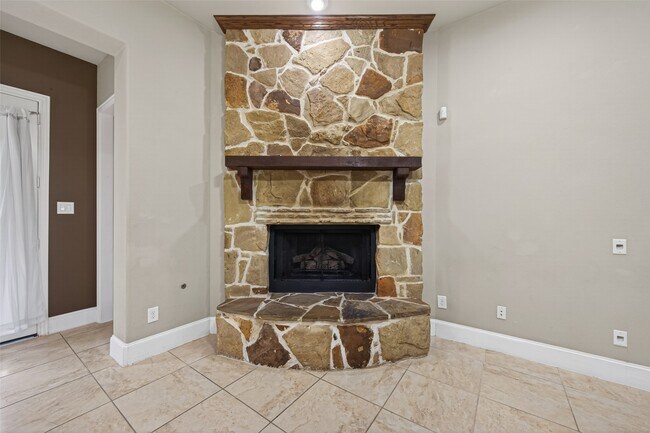 Building Photo - 16811 Kilgarth Dr