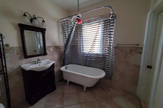 Building Photo - 301 Central Dr