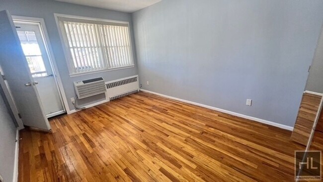 Building Photo - 2121 Kimball St