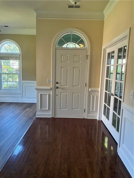 Building Photo - 3205 E Gate Dr