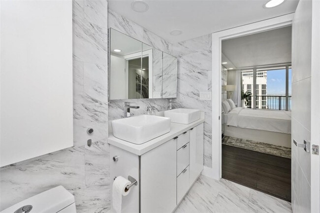 Building Photo - 555 NE 15th St