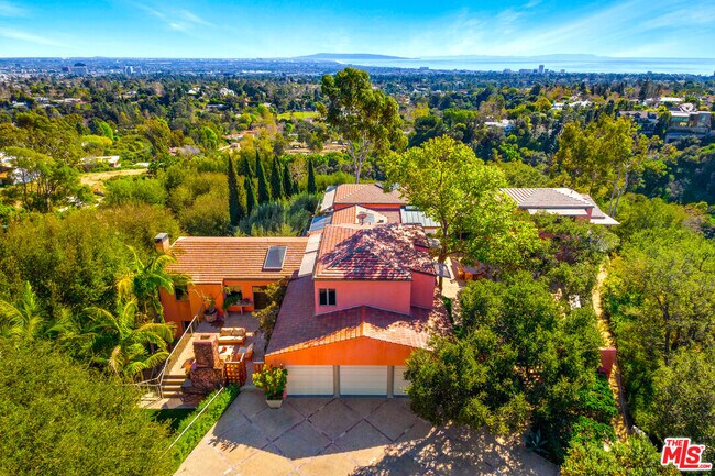 Building Photo - 1827 Westridge Rd