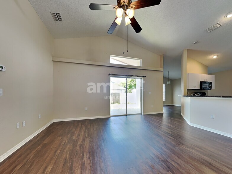 Building Photo - 10250 Peoples Loop