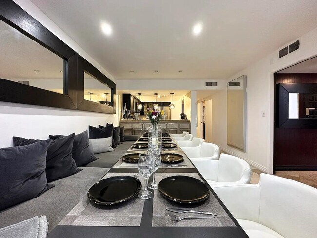 Building Photo - 7401 N Scottsdale Rd