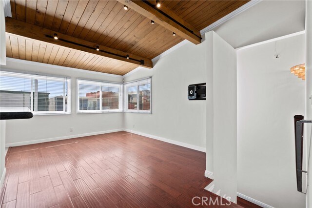 Building Photo - 648 Loma Dr