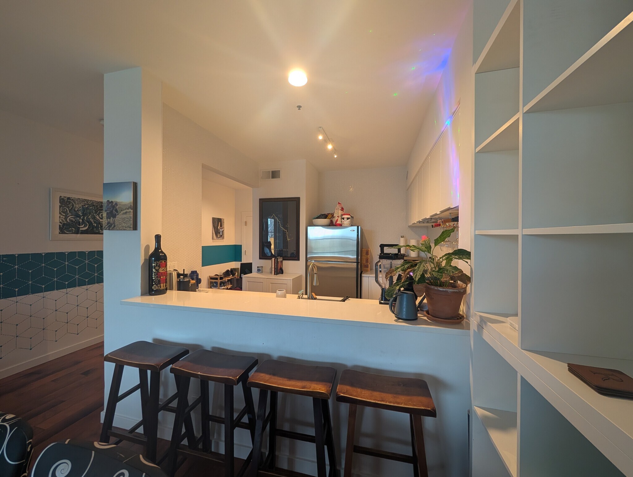 Kitchen bar - 97 E Saint James St