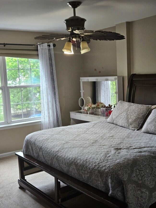 Building Photo - 125 Vernon Ct