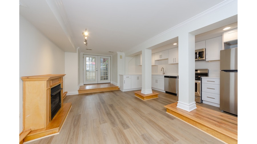 Building Photo - 944 W Montana St