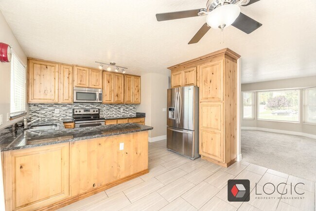 Building Photo - 835 W 2400 N St