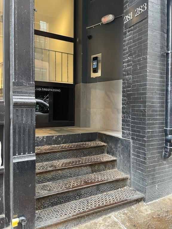 Building Photo - 281 Franklin St