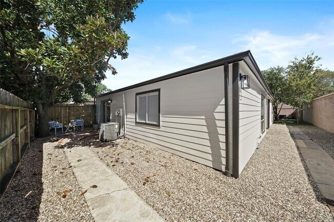 Building Photo - 9318 Beringwood Dr