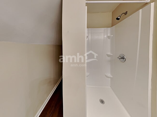 Building Photo - 145 Memory Ln