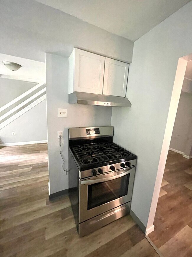Building Photo - Renovated 3 bed 2 bath in Ambridge Heights!