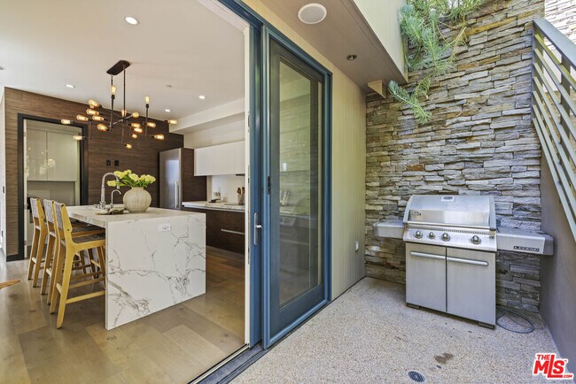 Building Photo - 2756 Westshire Dr