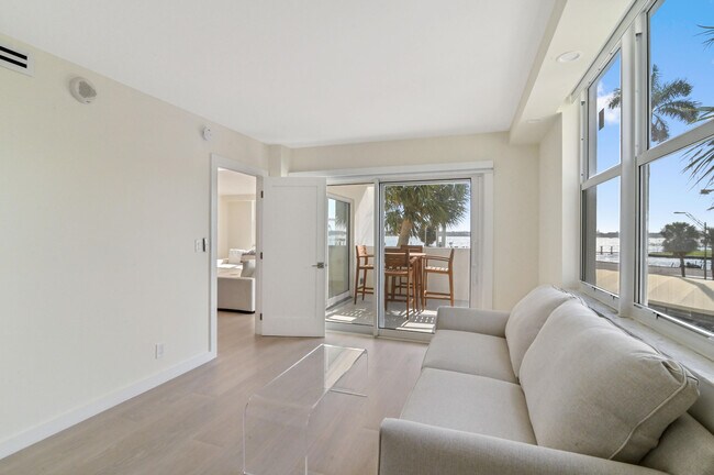 Building Photo - 2600 N Flagler Dr