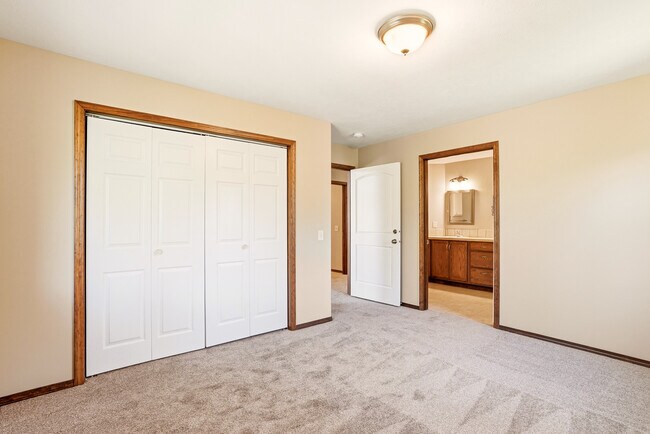 Building Photo - 11830 N Bedivere Dr