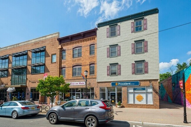 Building Photo - 28 W Main St