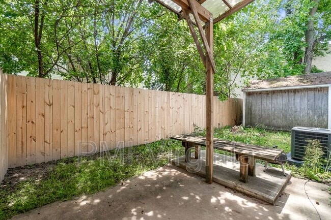 Building Photo - 812 Tuition Ct
