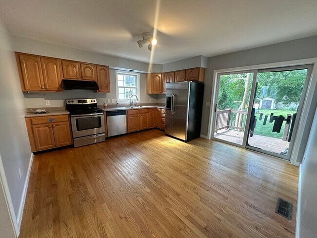 Primary Photo - 47 Bower St