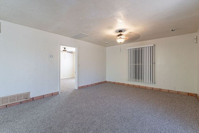 Building Photo - 3118 N Santa Rita Ave