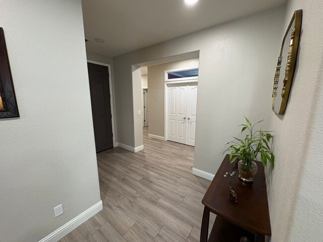 Building Photo - BEAUTIFUL - UPGRADED - LAMINATE FLOORING -...