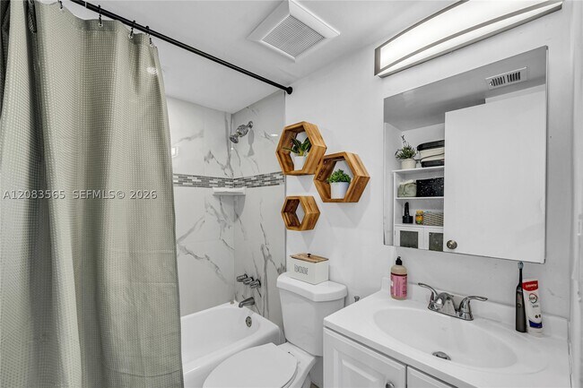 Building Photo - 7545 E Treasure Dr
