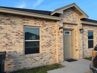 Building Photo - 2330 Summit Rd