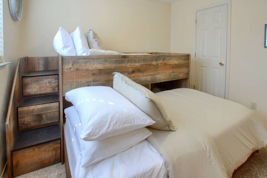 Building Photo - 2410 Coachman Rd