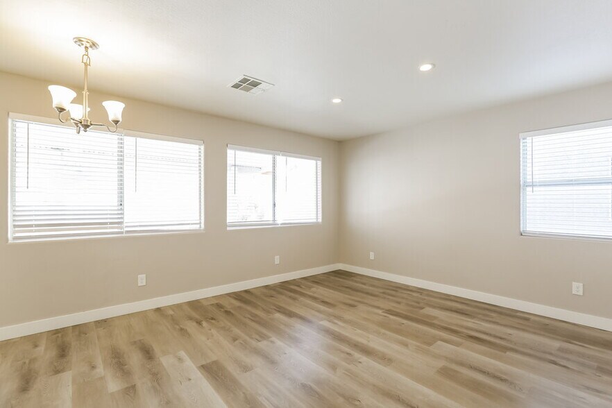 Building Photo - 4375 Coyote Crest Ct