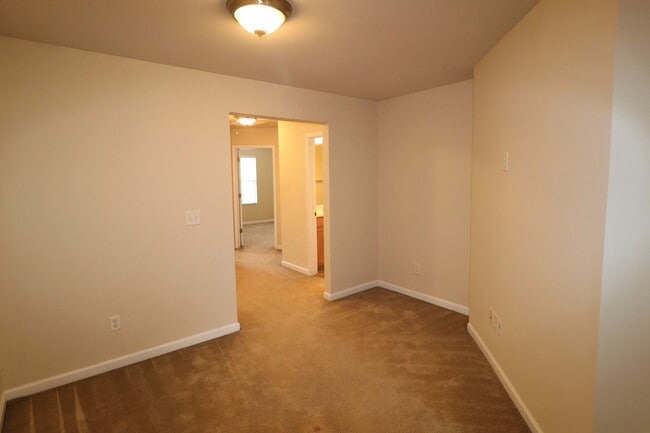Building Photo - 982 Silver Leaf Dr