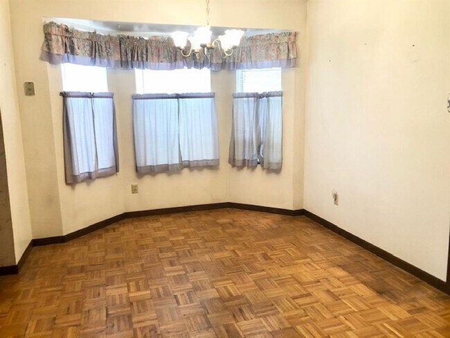 Building Photo - 112 Forestwood Dr