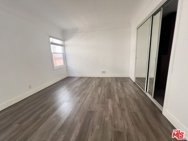 Building Photo - 926 S Holt Ave